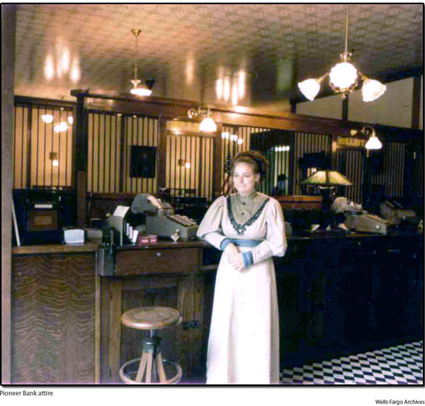 060109-PioneerBankAttire