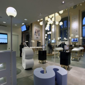 dzn_BASE-flagship-store-by-Creneau-International-10